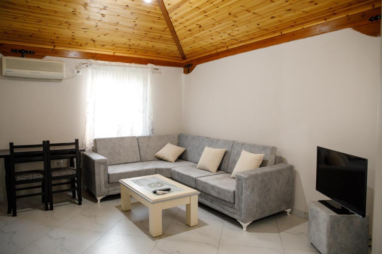Logli Apartments Gjirokastër Exterior foto